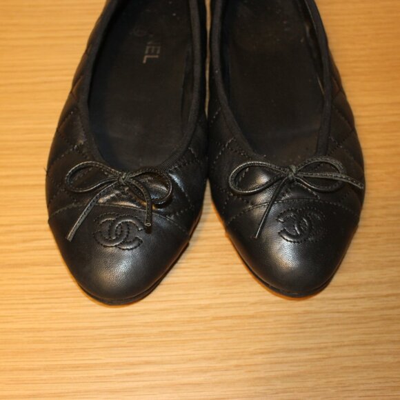 Chanel Interlocking CC Logo Leather Ballet Flats Size 41 C - Picture 2 of 8